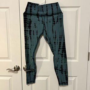 Lululemon tie dye wunder under